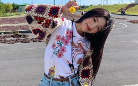 Red Velvet Joy 《Music Bank》回歸舞台對嘴遭批？韓網：「表演很尷尬！」