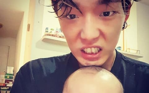 韓媒爆iKON Bobby正式成為爸爸！YG延續一貫作風回應