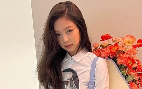 JENNIE在YG娛樂地位很高！？一出場YG男人們全部起立歡迎！