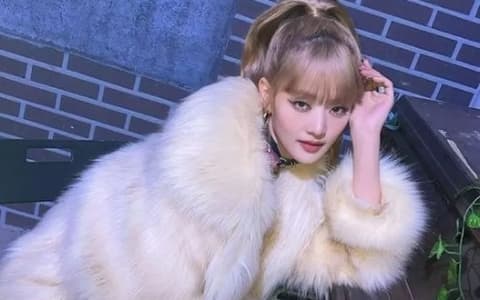 (G)I-DLE Minnie在粉絲直播中戴上這戒指⋯⋯網：「是情侶戒嗎？！」