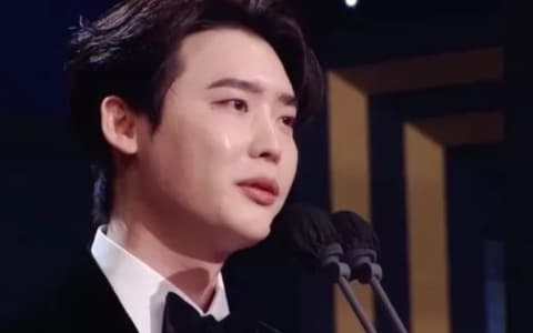 《MBC演技大賞》李鍾碩獲獎！公開表愛意：『有很喜歡的人，非常喜歡你⋯⋯』