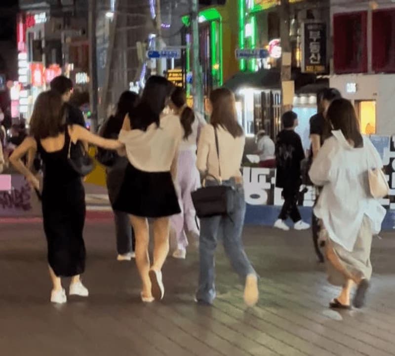 Image Source|the qoo (fromis_9私服照)