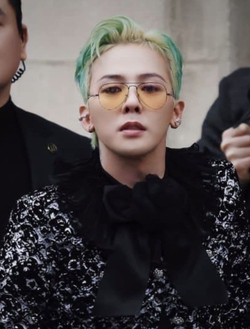 韓娛熱議-今天出席巴黎香奈兒秀的GD、Jennie和高允貞