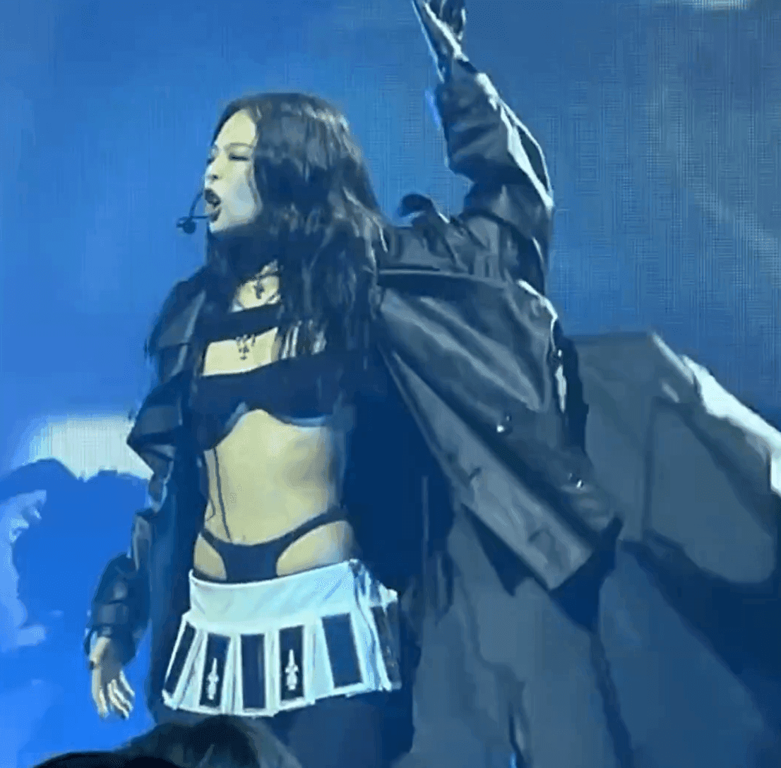 韓娛熱議-引起巨大反應的Jennie新舞台服裝