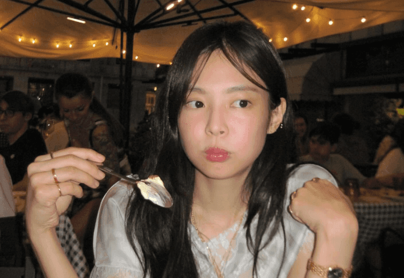 韓娛熱議-Jennie 剪了瀏海後變得超級清純