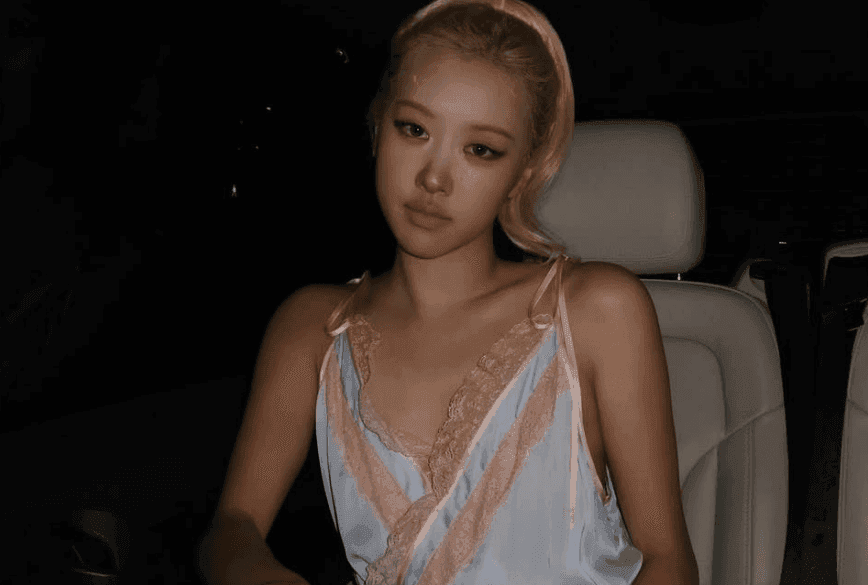 韓娛熱議-Rosé出席Saint Laurent時裝秀的造型看起來很冷