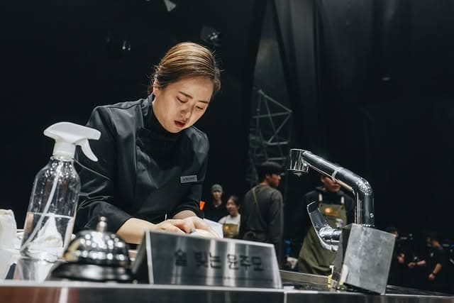 韓娛熱議-《黑白大廚2》尹酒母便利商店聯名蓋飯