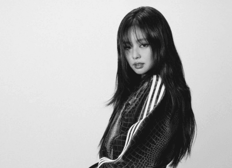 韓娛熱議-Jennie 愛迪達新活動的瀏海超美