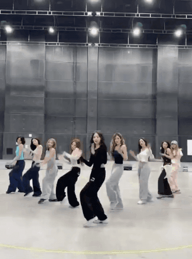 韓娛熱議-反應真的瘋掉了！I.O.I出道10週年重聚　回歸新曲掀暴動