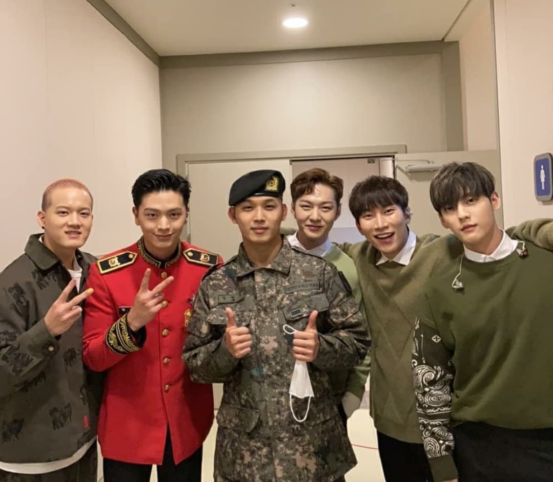 instagram | btob_silver_light