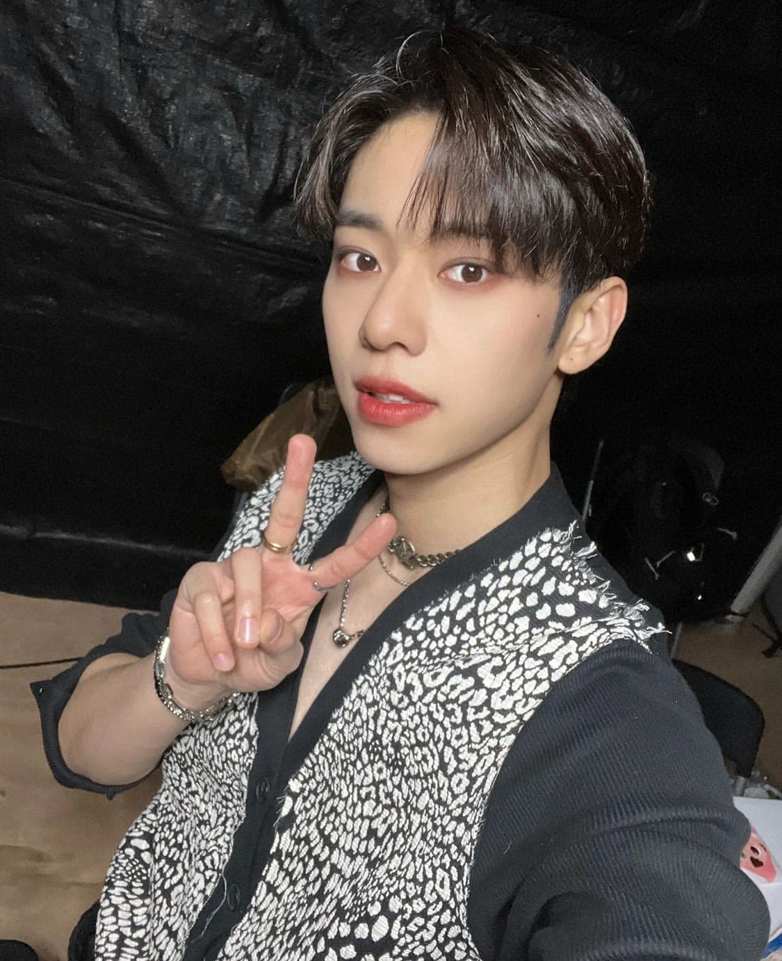 Image Source ：Instagram | ab6ix_official