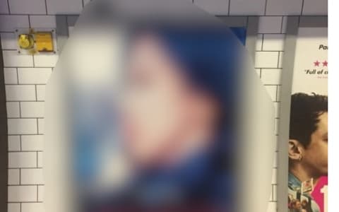 【韓網熱評】愛豆中的歷代級地鐵生日應援!網友嘆:好像電影海報啊!