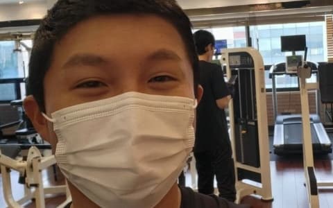 曹世鎬連休假期也跟劉在錫一起在健身室渡過?!網友:「不好意思,給大家看看劉大神吧!」XD