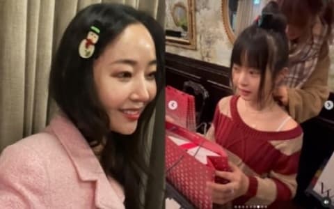 ADOR代表給NewJeans成員們送上"友情項鍊"!強調:「韓國國內只有4條!」