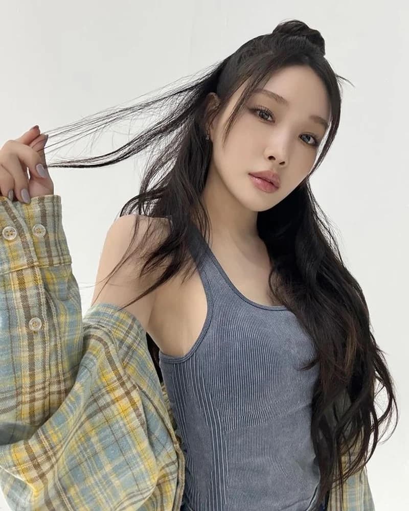 Image Source:instagram | chungha.art