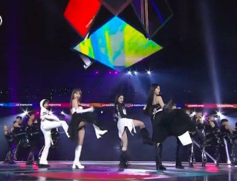 LE SSERAFIM 好像還有現場表演陰影!韓網惡評:《SBS歌謠大戰》上唱得像蚱蜢世界