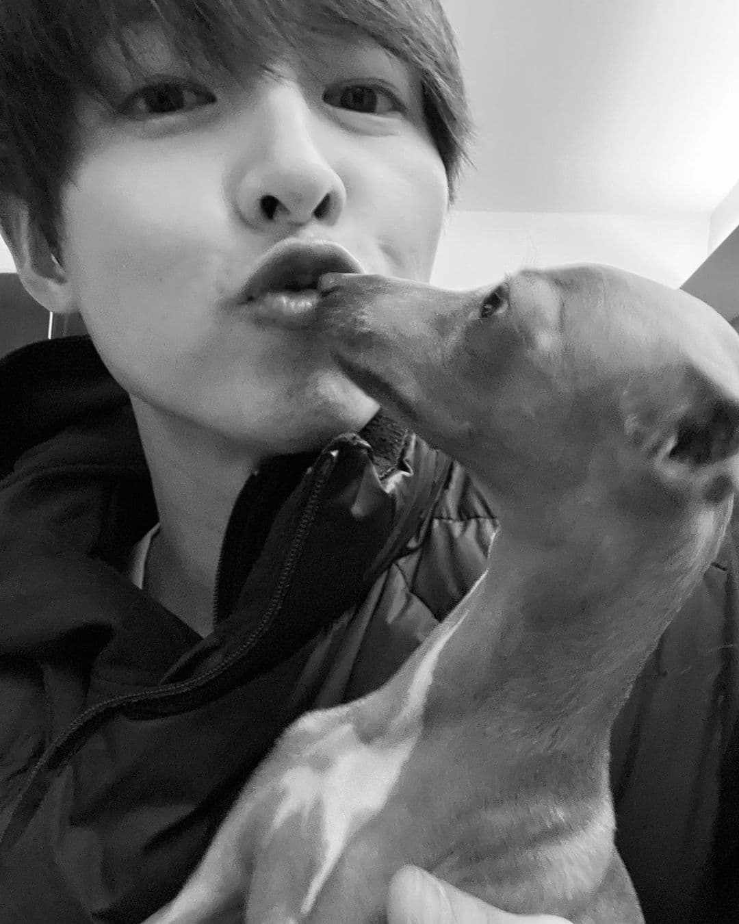 Image source_Instagram | hi_songjoongki