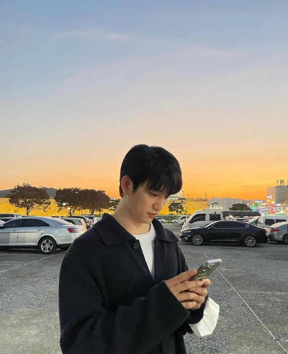 image source_instagram|jinyoung_0922jy