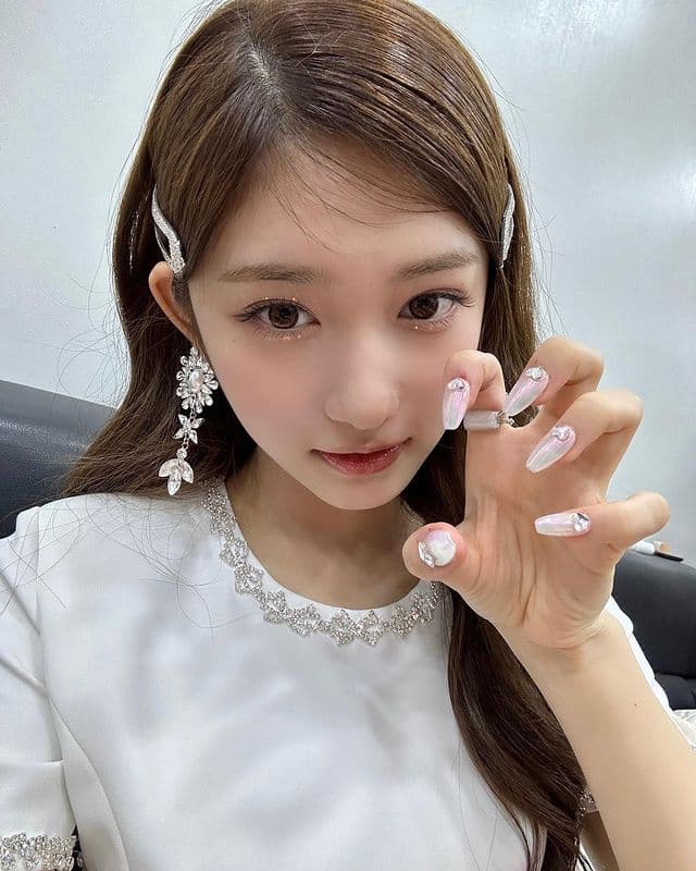 Image source_ Instagram | leeseo_ive