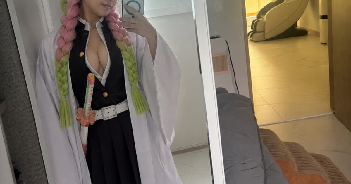 【大膽Cosplay連發】李世英深開扣造型曝光 尺度掀兩派討論